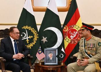 آرمی چیف سے ملائیشین وزیر اعظم کی ملاقات، دو طرفہ اسٹریٹجک مفادات پر تبادلہ  خیال