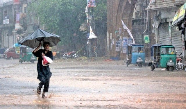 عوام تیاری کرلیں، ملک کے بیشتر مقامات پر بارش ہونے  والی ہے.