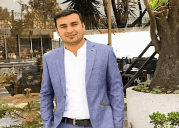 صحافی خاور حسین کے اہل خانہ امریکا سے کراچی پہنچ گئے، والد نے قتل کا شبہ ظاہر کردیا