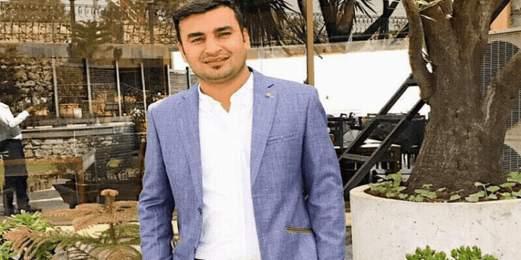 صحافی خاور حسین کے اہل خانہ امریکا سے کراچی پہنچ گئے، والد نے قتل کا شبہ ظاہر کردیا