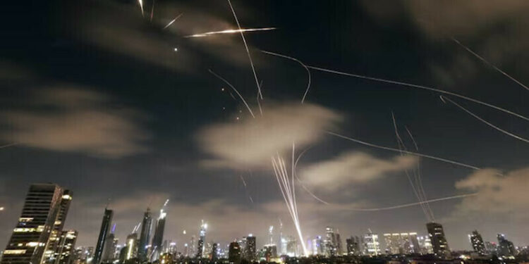 ایران کی مسلسل میزائل بارش سے انٹرسپٹرز ختم ہونے لگے: امریکی انٹیلی جنس ذرائع