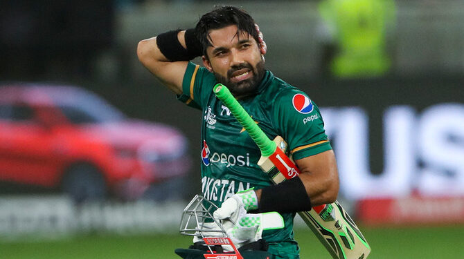 نیوزی لینڈ سے شکست کی ہیٹ ٹرک پر رضوان صفائیوں پر اتر آئے