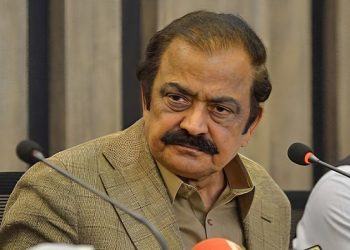 رانا ثنا اللہ کے ناقابل ضمانت وارنٹ گرفتاری جاری