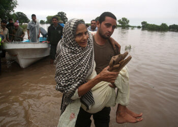 لائیو: پنجاب کے دریاؤں میں سیلاب کی سنگین صورتحال برقرار، لاہور کے متعدد علاقوں میں سیلابی پانی داخل