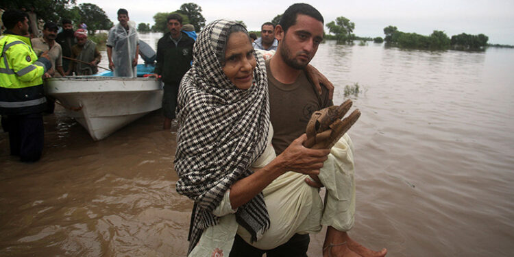 لائیو: پنجاب کے دریاؤں میں سیلاب کی سنگین صورتحال برقرار، لاہور کے متعدد علاقوں میں سیلابی پانی داخل
