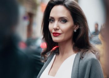 انجلینا جولی کو بڑھاپے میں نئے ہمسفر کی تلاش، وجہ کیا ہے؟