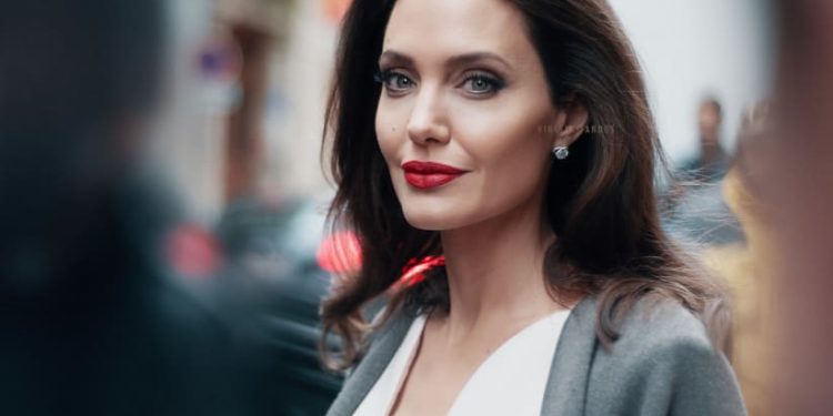 انجلینا جولی کو بڑھاپے میں نئے ہمسفر کی تلاش، وجہ کیا ہے؟