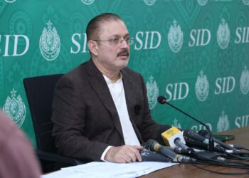 سندھ کے سینئر وزیر شرجیل انعام میمن نے کہا ہے کہ سانحہ گل پلازہ ایک افسوسناک اور دردناک واقعہ ہے، جس پر ہر آنکھ اشکبار اور ہر پاکستانی افسردہ ہے۔ یہ غم صرف لواحقین کا نہیں بلکہ ہم سب کا ہے اور جس کرب سے متاثرہ خاندان گزر رہے ہیں اس تکلیف کی گھڑی میں حکومت سندھ ان کے ساتھ کھڑی ہے۔