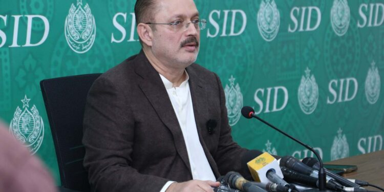 سندھ کے سینئر وزیر شرجیل انعام میمن نے کہا ہے کہ سانحہ گل پلازہ ایک افسوسناک اور دردناک واقعہ ہے، جس پر ہر آنکھ اشکبار اور ہر پاکستانی افسردہ ہے۔ یہ غم صرف لواحقین کا نہیں بلکہ ہم سب کا ہے اور جس کرب سے متاثرہ خاندان گزر رہے ہیں اس تکلیف کی گھڑی میں حکومت سندھ ان کے ساتھ کھڑی ہے۔