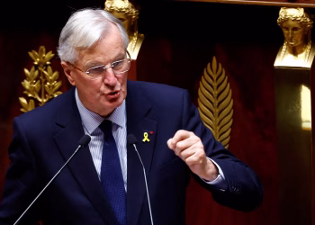 فرانس میں نیا سیاسی بحران، حکومت کیخلاف تحریک عدم اعتماد منظور