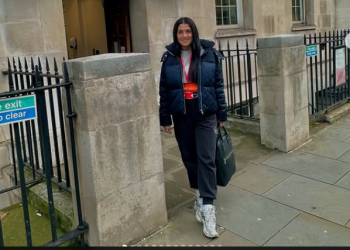 عائزہ خان کو ایکٹنگ سیکھنے کی ضرورت پڑ گئی، اسکول میں داخلہ لے لیا