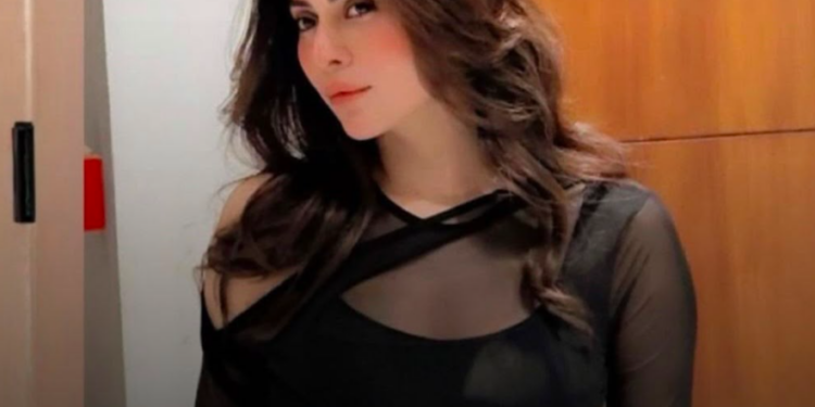 پاکستانی کرکٹر پر ہراساں کرنے کے الزامات کے ایک دن بعد ماڈل ہما سلیم کا انسٹاگرام اکاؤنٹ غائب ہوگیا۔
