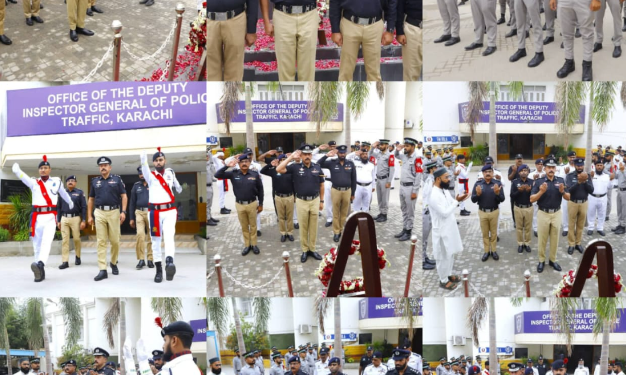 یومِ شہداء پولیس کے موقع پر ڈی آئی جی ٹریفک کراچی کی یادگارِ شہداء پر حاضری، پھولوں کی چادر چڑھائی اور فاتحہ خوانی۔