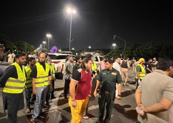 کراچی ایئرپورٹ کے قریب آئی ای ڈی دھماکا، 3 غیرملکی ہلاک، 17 افراد زخمی