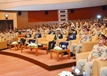 چیف آف دی آرمی سٹاف  و چیف آف ڈیفنس فورسز کا تینوں مسلح افواج  کے افسران سے خطاب