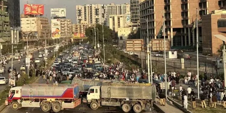 کراچی: سندھی ثقافت کے دن پُرتشدد ریلی نکالنے پر 400 افراد کیخلاف انسداد دہشت گردی کا مقدمہ درج