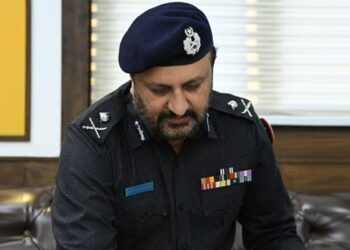 پولیس جوائن کی، جاوید اختر اوڈھو کی پہلی پوسٹنگ ڈویژنل پولیس افیسر لاڑکانہ تعینات تھی وہ  ڈی پی او گھوٹکی، بدین، دادو، جامشورو بھی تعینات رہے