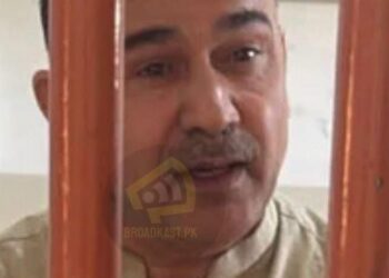 کراچی: کراچی کے علاقے گلشن معمار میں 17 سالہ گھریلو ملازمہ کے ساتھ اجتماعی زیادتی اور اغوا میں مبینہ طور پر ملوث ہونے کے الزام میں ایک بااثر شخص کو گرفتار کر لیا گیا، اے آر وائی نیوز نے بدھ کو رپورٹ کیا۔