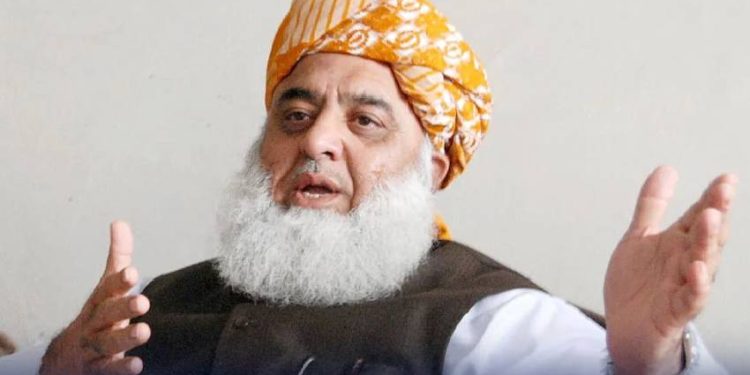 جے یو آئی کے سربراہ مولانا فضل الرحمان لندن پہنچ گئے