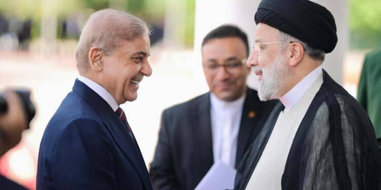 شہبازشریف اور ایرانی صدر ابراہیم رئیسی کے درمیان ملاقات، اہم امور پر گفتگو